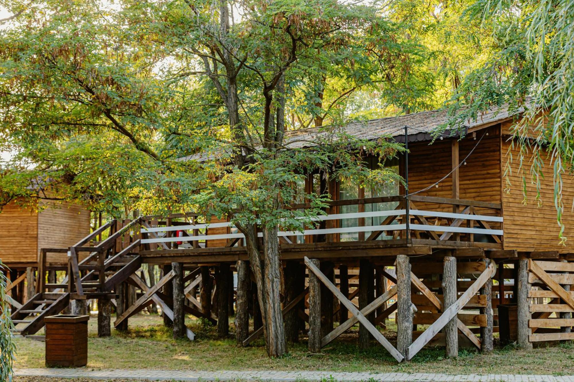 Zaga Zaga Sat Hotel Tecuci Exterior photo